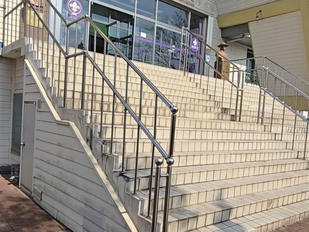 낮은 계단 난간을 높힘작업으로 증고한 시공 사진